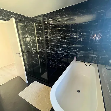 דירה Monteurwohnung & Business Apartment Mit Balkon,Parkplatz Und Klimaanlage In Reutlingen Og
