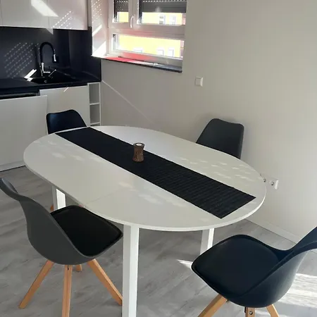 アパート Ferienwohnung, Og ロイトリンゲン