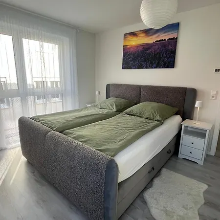 Monteurwohnung & Business Apartment Mit Balkon,Parkplatz Und Klimaanlage In Reutlingen Og *